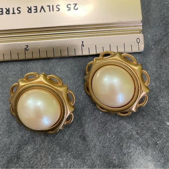 Vintage YSL Yves Saint Laurent Gold Pearl Earrings - Picture 13 of 17